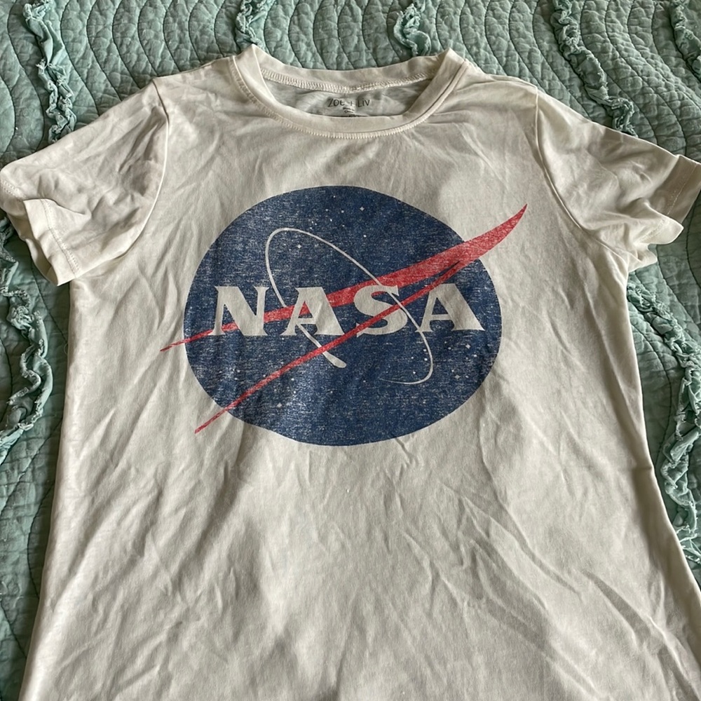 EUC Women’s XS Nasa T-shirt.
